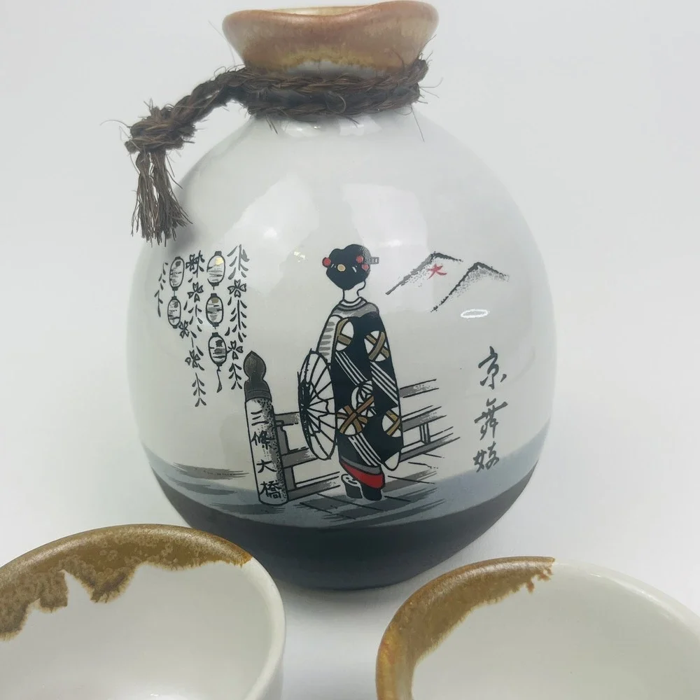 Tokkuri Sake‎ Bottle and Ochoko Sake Tea Cup Handpainted Geisha Design